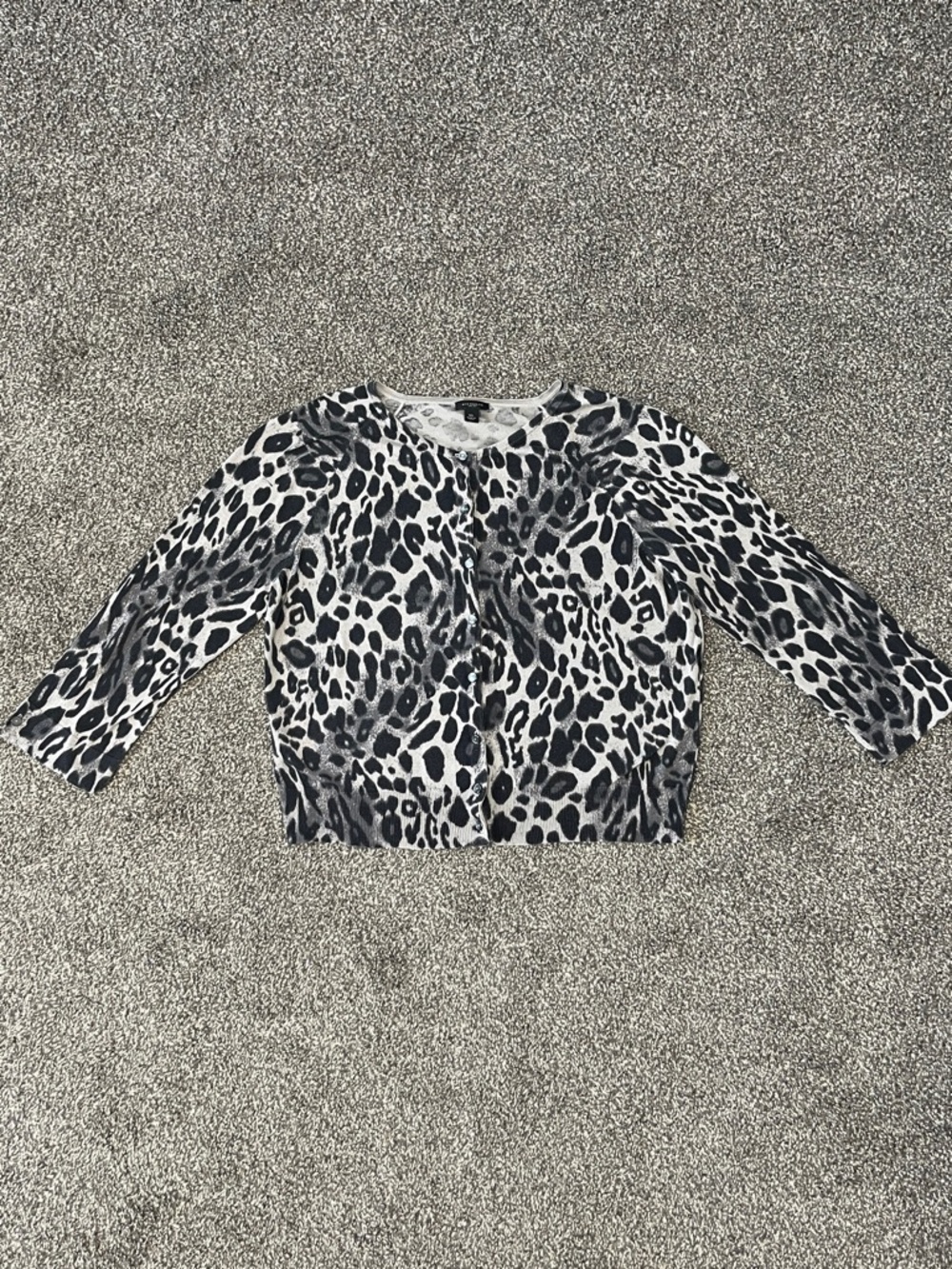 Ann Taylor Gray & Black Leopard Print Button-Down Size XL - Picture 2 of 9